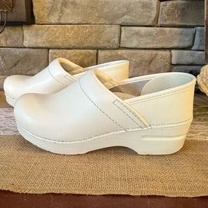 Danskos White sz 36